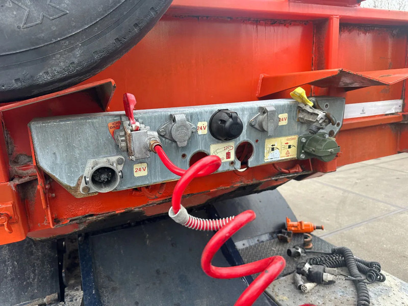 Náves podvalník Nooteboom MCO-58-04V 4 AXLE FORCED STEERING AN DOUBLE EXTENDABLE TILL 26,53 METER: obrázok 13 Náves podvalník Nooteboom MCO-58-04V 4 AXLE FORCED STEERING AN DOUBLE EXTENDABLE TILL 26,53 METER: obrázok 13