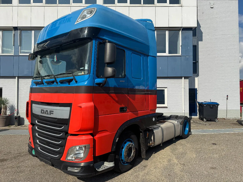 DAF XF 440 4X2 EURO 6 LOW DECK - Ťahač: obrázok 1 DAF XF 440 4X2 EURO 6 LOW DECK - Ťahač: obrázok 1