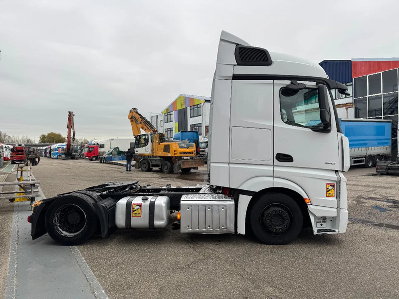 Mercedes-Benz Actros 1842 4X2 EURO 6 MEGA DOUBLE TANK - Ťahač: obrázok 4 Mercedes-Benz Actros 1842 4X2 EURO 6 MEGA DOUBLE TANK - Ťahač: obrázok 4