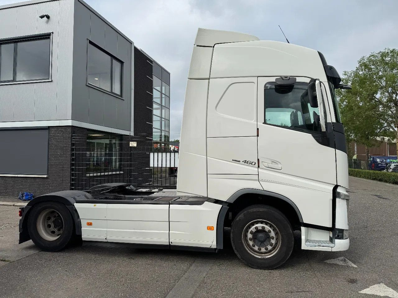 Volvo FH 460 4X2 EURO 6 SKIRTS SPOILERS HYDRAULIC - Ťahač: obrázok 4 Volvo FH 460 4X2 EURO 6 SKIRTS SPOILERS HYDRAULIC - Ťahač: obrázok 4