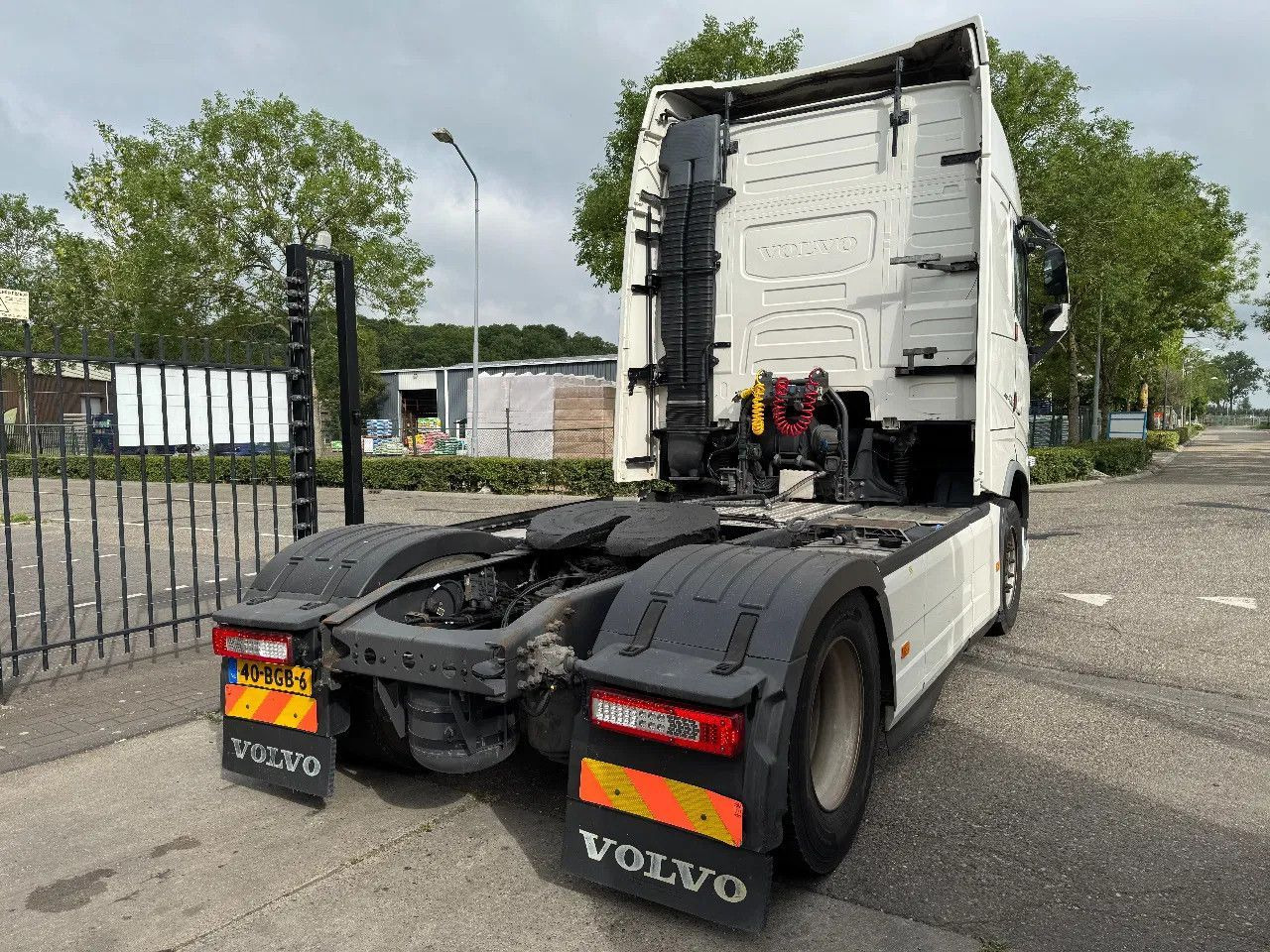 Volvo FH 460 4X2 EURO 6 SKIRTS SPOILERS HYDRAULIC - Ťahač: obrázok 5 Volvo FH 460 4X2 EURO 6 SKIRTS SPOILERS HYDRAULIC - Ťahač: obrázok 5