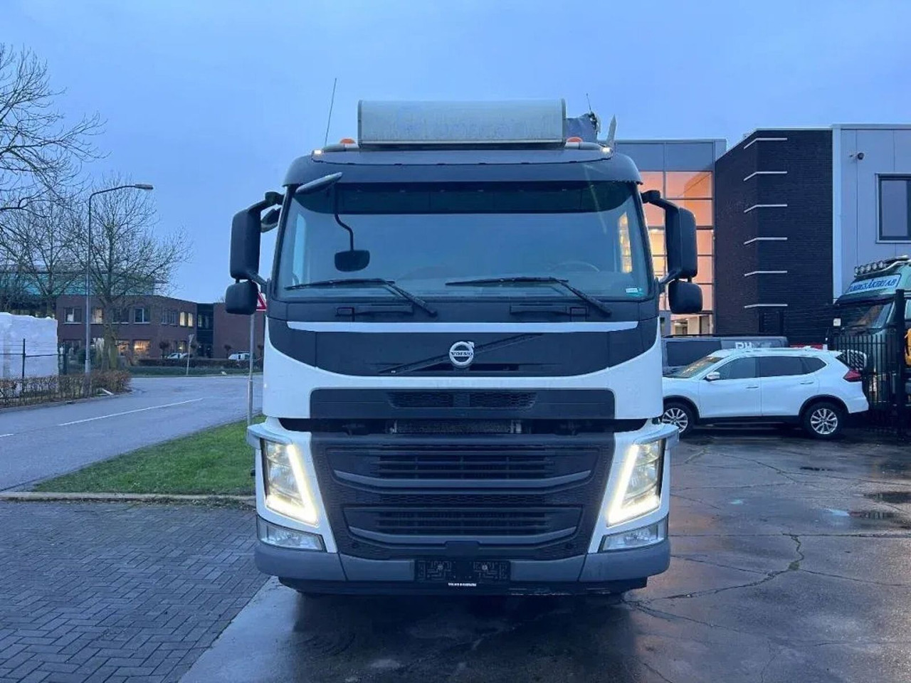 Volvo FM 410 8X4 - 3 UNITS! + MIXER 9m3 + LIEBHERR CON Volvo FM 410 8X4 - 3 UNITS! + MIXER 9m3 + LIEBHERR CON - Domiešavač: obrázok 4 Volvo FM 410 8X4 - 3 UNITS! + MIXER 9m3 + LIEBHERR CON Volvo FM 410 8X4 - 3 UNITS! + MIXER 9m3 + LIEBHERR CON - Domiešavač: obrázok 4