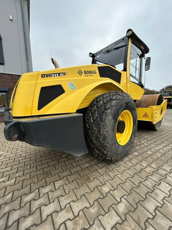 Bomag BW 211 D-5 - Kompaktor: obrázok 2 Bomag BW 211 D-5 - Kompaktor: obrázok 2