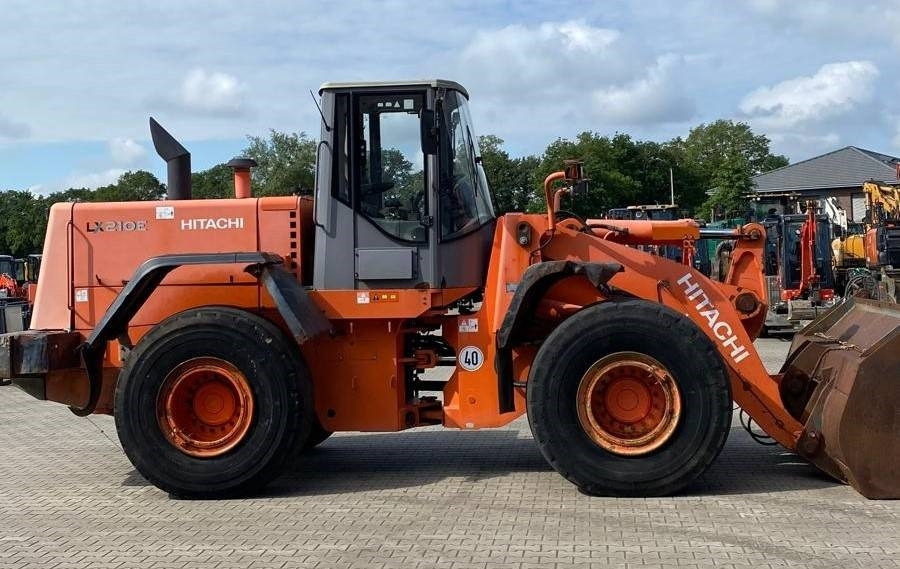 Hitachi LX 210 E  - Kolesový nakladač: obrázok 2 Hitachi LX 210 E  - Kolesový nakladač: obrázok 2