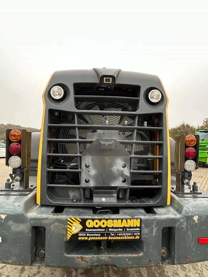 Komatsu WA 320 - Kolesový nakladač: obrázok 4 Komatsu WA 320 - Kolesový nakladač: obrázok 4