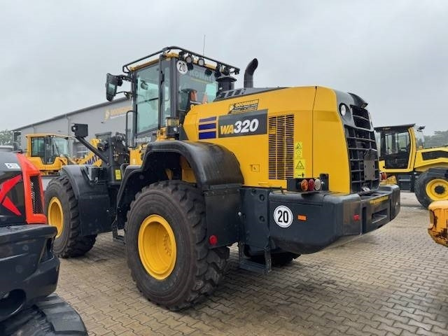 Komatsu WA 320 - Kolesový nakladač: obrázok 2 Komatsu WA 320 - Kolesový nakladač: obrázok 2