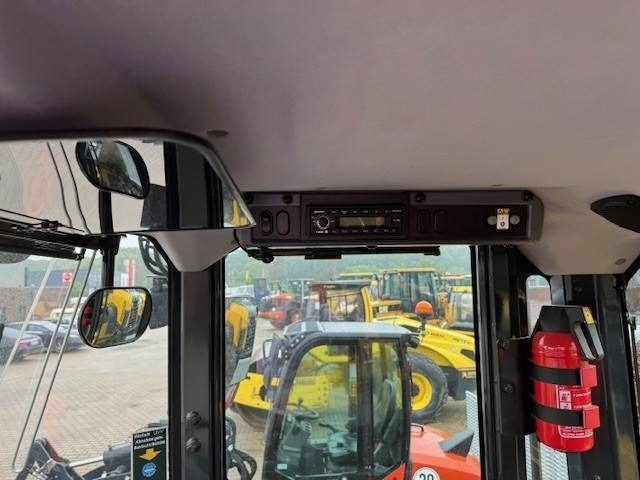 Komatsu WA 320 - Kolesový nakladač: obrázok 3 Komatsu WA 320 - Kolesový nakladač: obrázok 3
