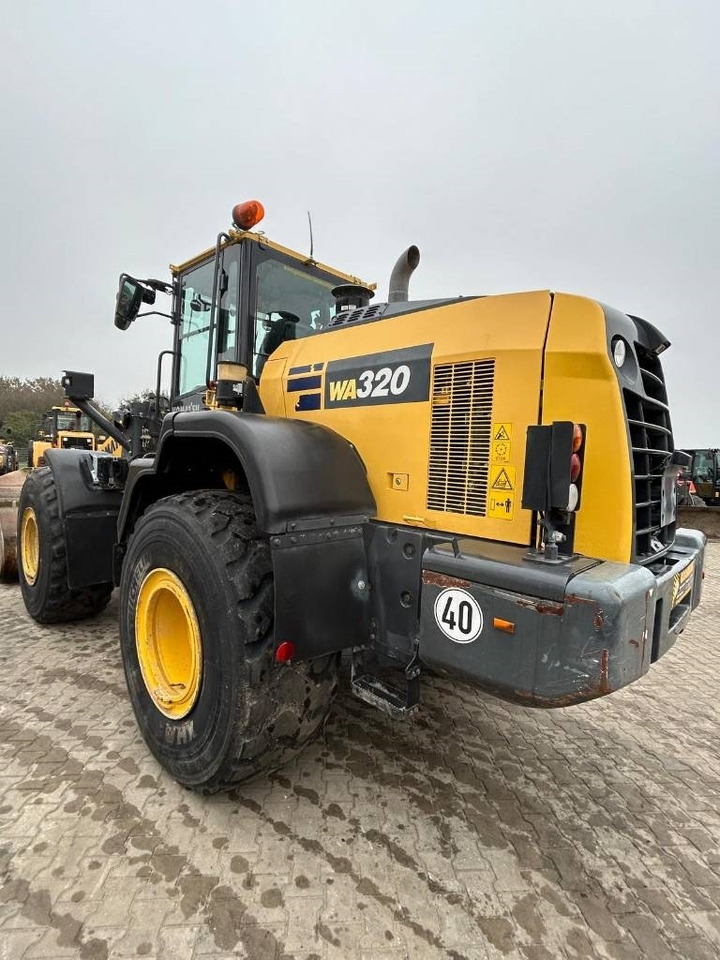 Komatsu WA 320 - Kolesový nakladač: obrázok 3 Komatsu WA 320 - Kolesový nakladač: obrázok 3