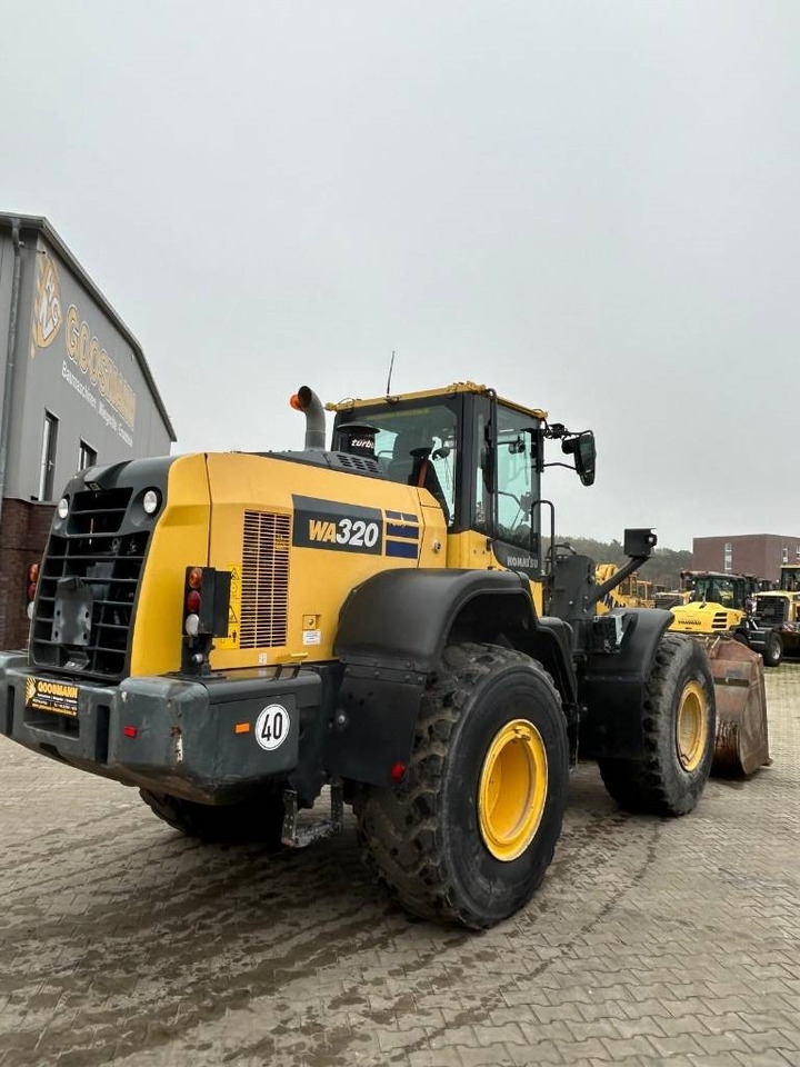 Komatsu WA 320 - Kolesový nakladač: obrázok 2 Komatsu WA 320 - Kolesový nakladač: obrázok 2