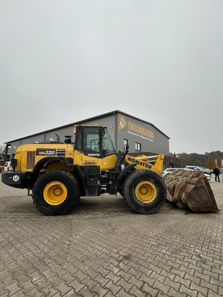 Komatsu WA 320 - Kolesový nakladač: obrázok 1 Komatsu WA 320 - Kolesový nakladač: obrázok 1
