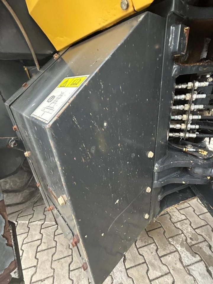 Komatsu WA 470-6 - Kolesový nakladač: obrázok 4 Komatsu WA 470-6 - Kolesový nakladač: obrázok 4