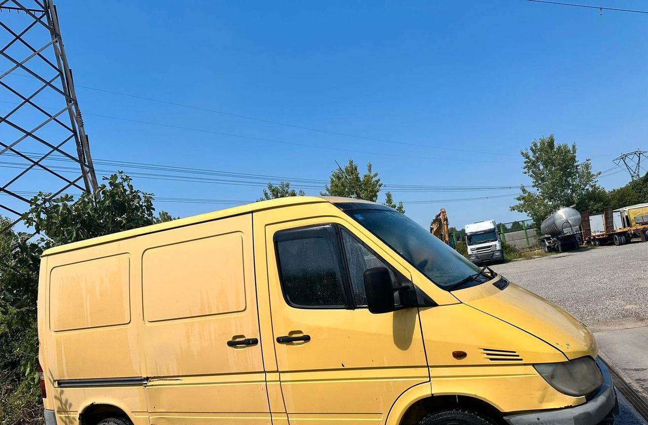 Furgone Mercedes Sprinter 211 - Furgon: obrázok 3 Furgone Mercedes Sprinter 211 - Furgon: obrázok 3