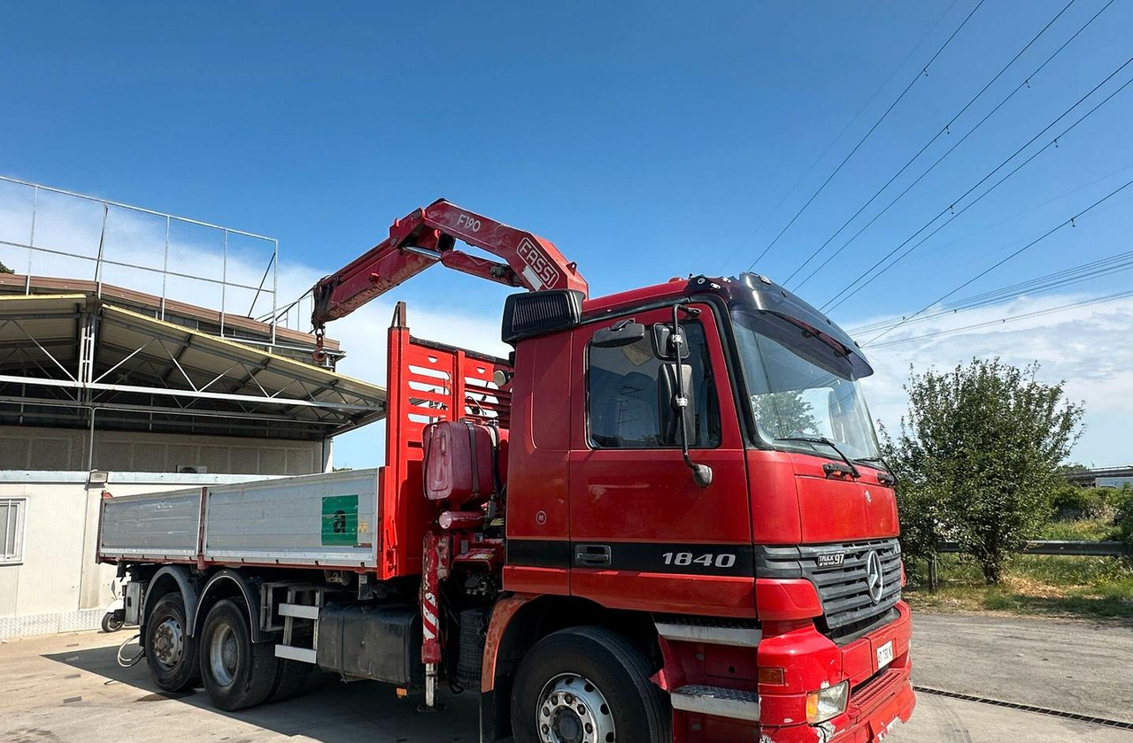 Motrice Mercedes con la gru Palfinger - Valníkový/ Plošinový nákladný automobil, Auto s hydraulickou rukou: obrázok 4 Motrice Mercedes con la gru Palfinger - Valníkový/ Plošinový nákladný automobil, Auto s hydraulickou rukou: obrázok 4