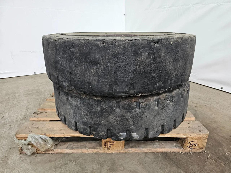 Michelin FULL RUBBER - Pneumatika: obrázok 2 Michelin FULL RUBBER - Pneumatika: obrázok 2