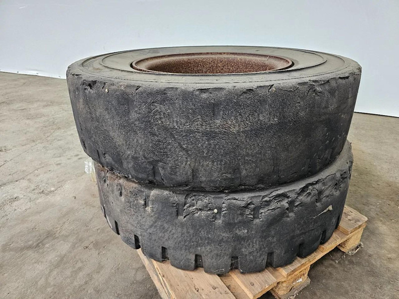 Michelin FULL RUBBER - Pneumatika: obrázok 5 Michelin FULL RUBBER - Pneumatika: obrázok 5