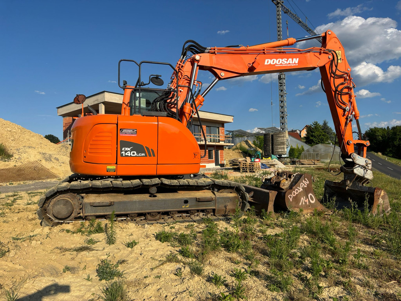 DOOSAN DX 140 LCR-3 - Pásové rýpadlo: obrázok 2 DOOSAN DX 140 LCR-3 - Pásové rýpadlo: obrázok 2