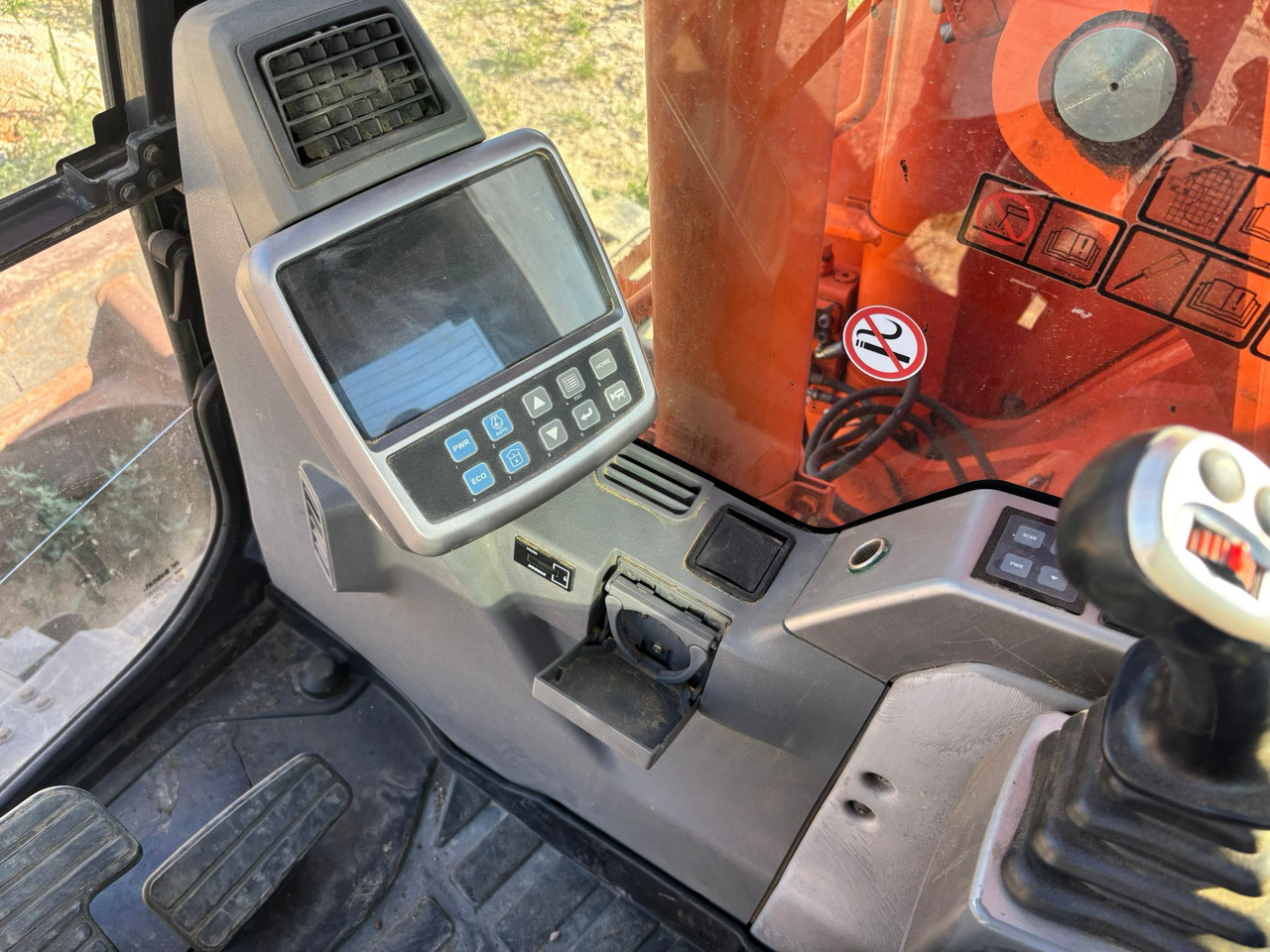 Pásové rýpadlo DOOSAN DX 140 LCR-3: obrázok 11 Pásové rýpadlo DOOSAN DX 140 LCR-3: obrázok 11