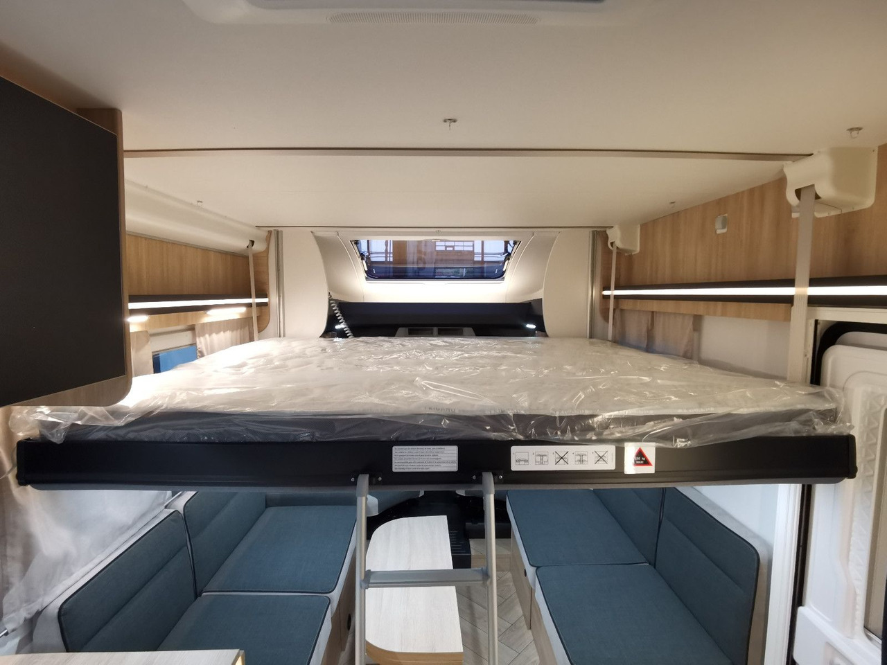 Polointegrované obytné auto Chausson 640 TITANIUM /- 2026 - / XXL - HUBBETT & RAUMBAD: obrázok 9