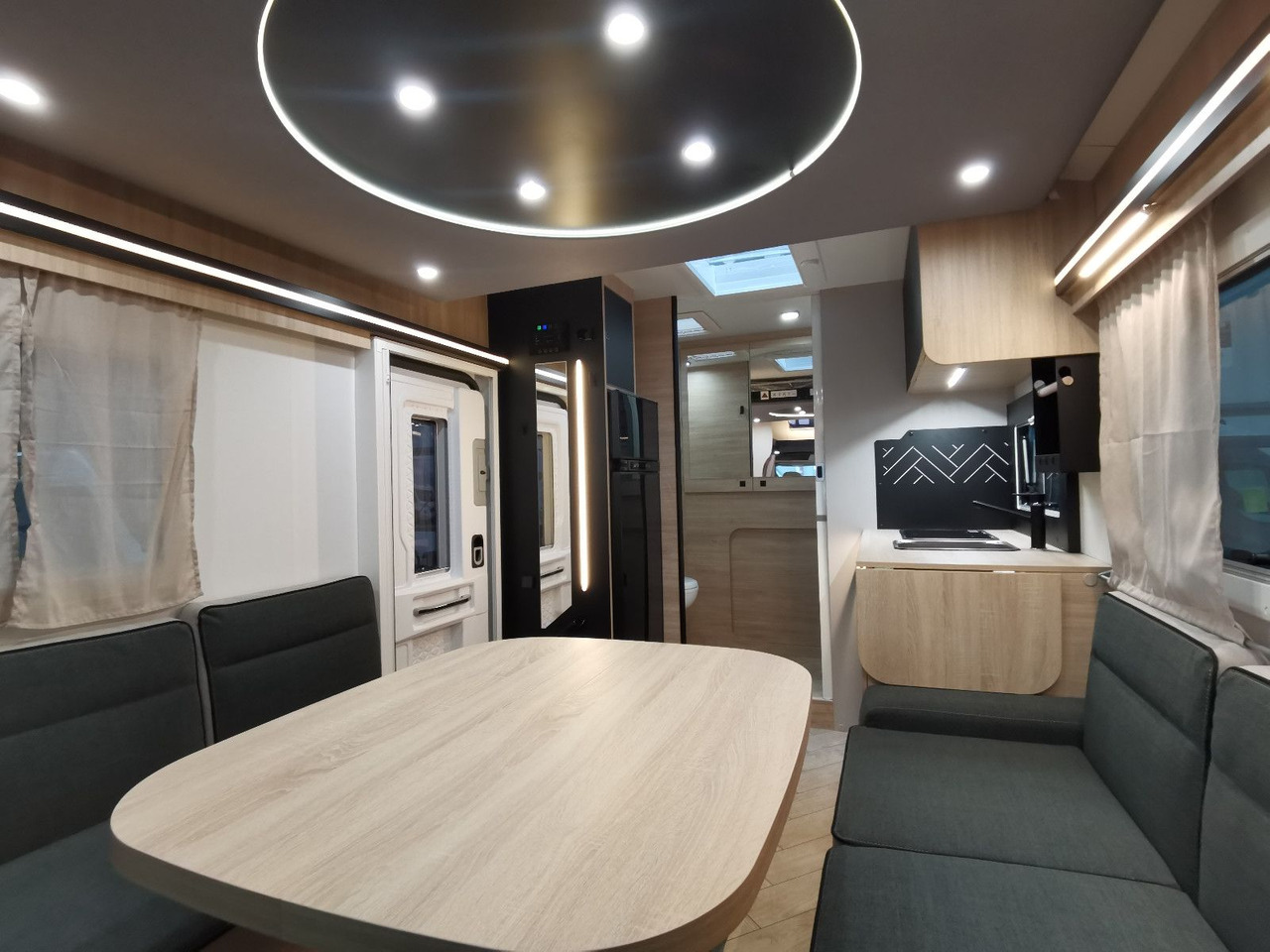 Polointegrované obytné auto Chausson 640 TITANIUM /- 2026 - / XXL - HUBBETT & RAUMBAD: obrázok 8