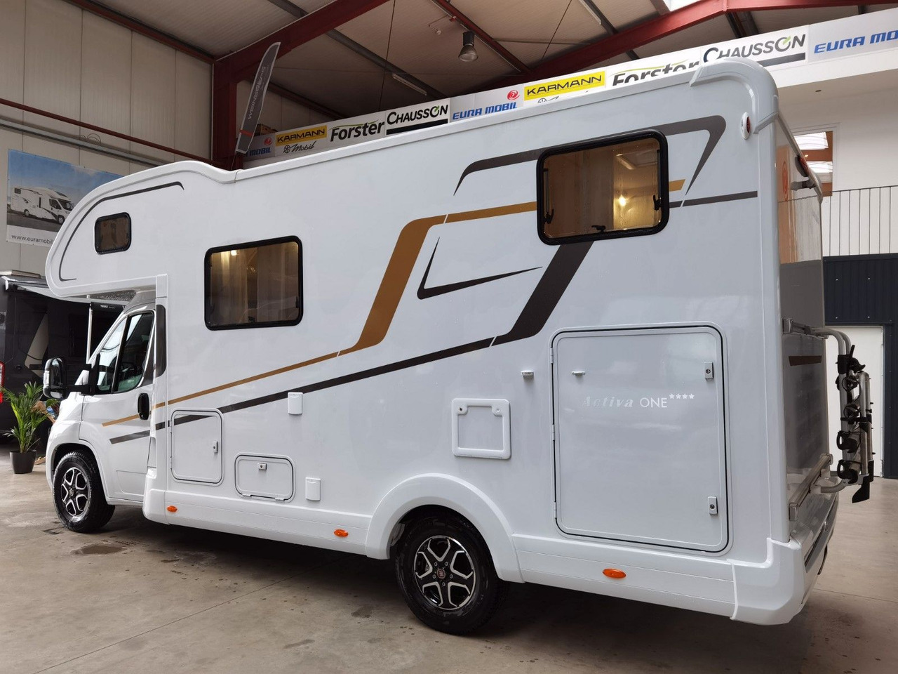 Eura Mobil ACTIVA ONE 690 HB / 180PS-40H MAXI/ PANORAMADACH - Alkovna: obrázok 5 Eura Mobil ACTIVA ONE 690 HB / 180PS-40H MAXI/ PANORAMADACH - Alkovna: obrázok 5