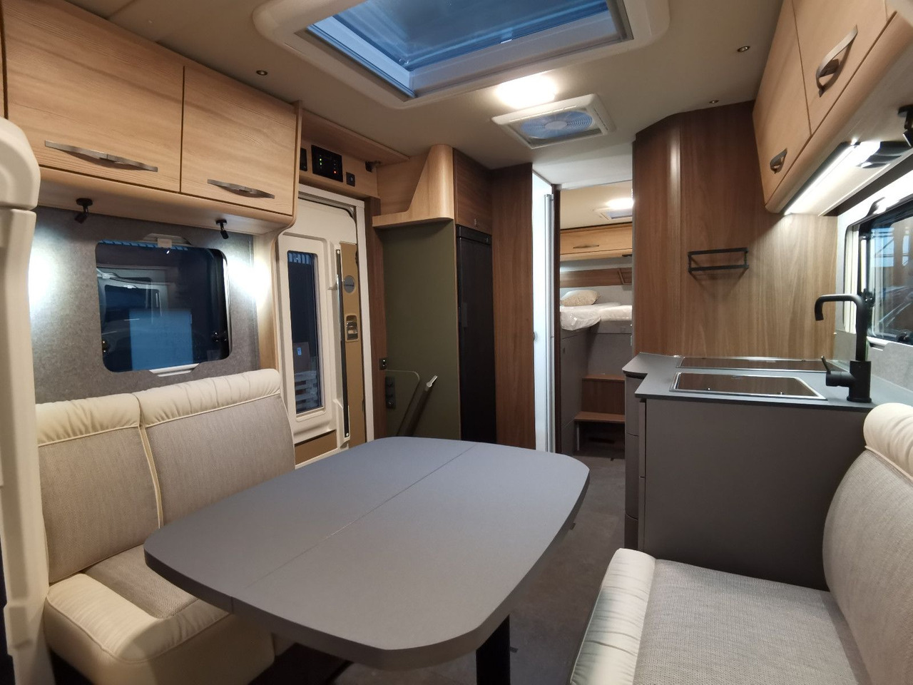 Polointegrované obytné auto Eura Mobil PROFILA T 726 EF /-2025-/ MONDIAL PLUS & S-PAKET: obrázok 17 Polointegrované obytné auto Eura Mobil PROFILA T 726 EF /-2025-/ MONDIAL PLUS & S-PAKET: obrázok 17