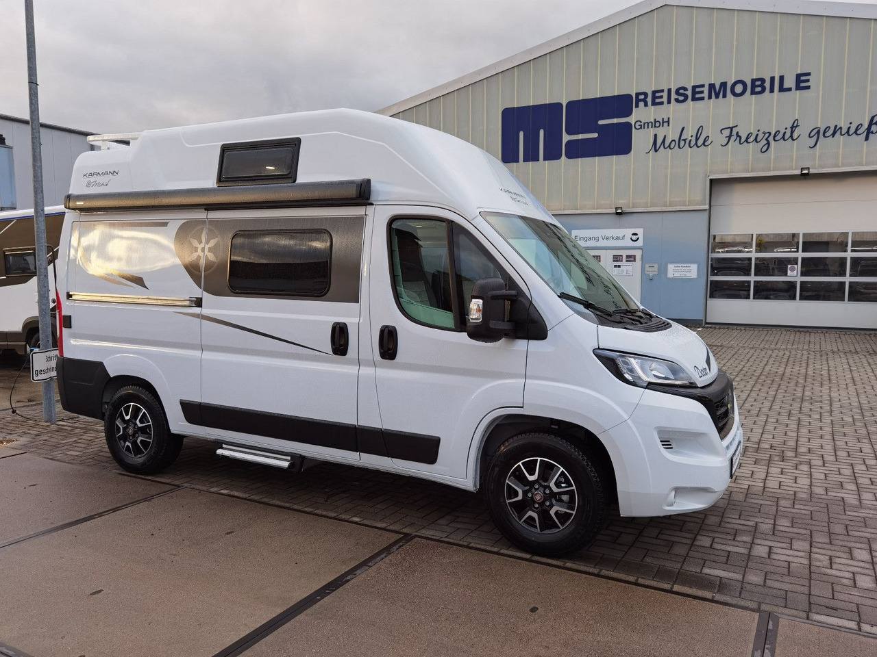 Karmann DEXTER 550 / 140PS / CONCEPT - PAKET & HUBBETT - Obytný van: obrázok 4 Karmann DEXTER 550 / 140PS / CONCEPT - PAKET & HUBBETT - Obytný van: obrázok 4