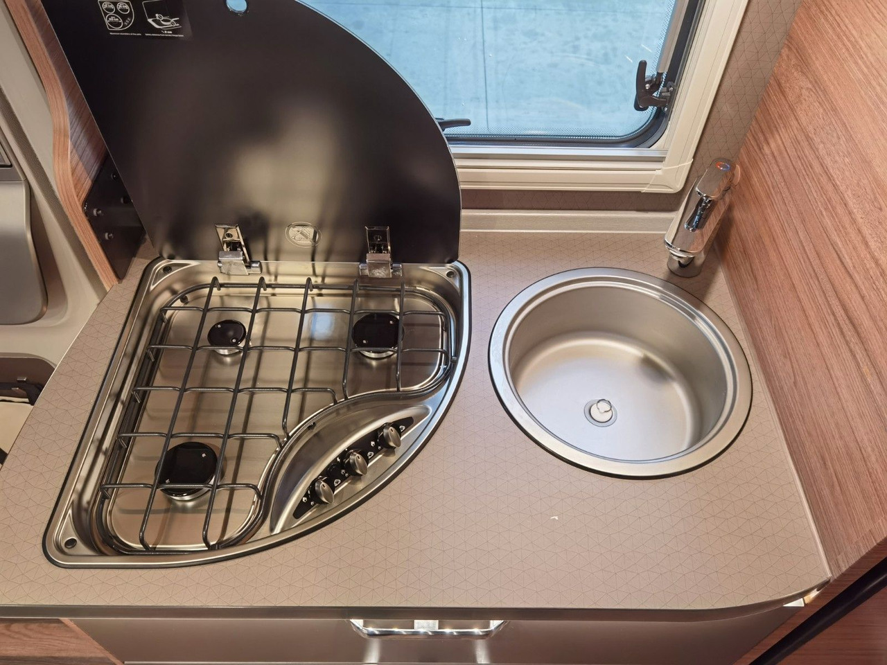 Polointegrované obytné auto Weinsberg CARACOMPACT SUITE 640 MEG PEPPER / 170PS-DSG / H: obrázok 17