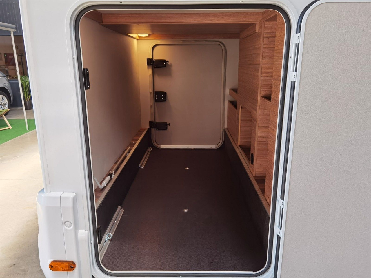 Polointegrované obytné auto Weinsberg CARACOMPACT SUITE 640 MEG PEPPER / 170PS-DSG / H: obrázok 9