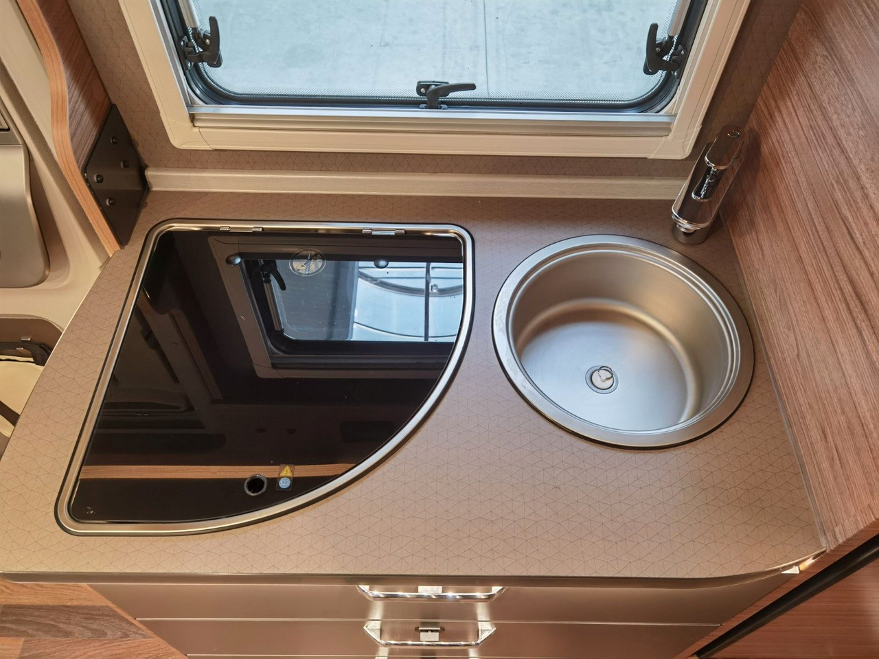 Polointegrované obytné auto Weinsberg CARACOMPACT SUITE 640 MEG PEPPER / 170PS-DSG / H: obrázok 16