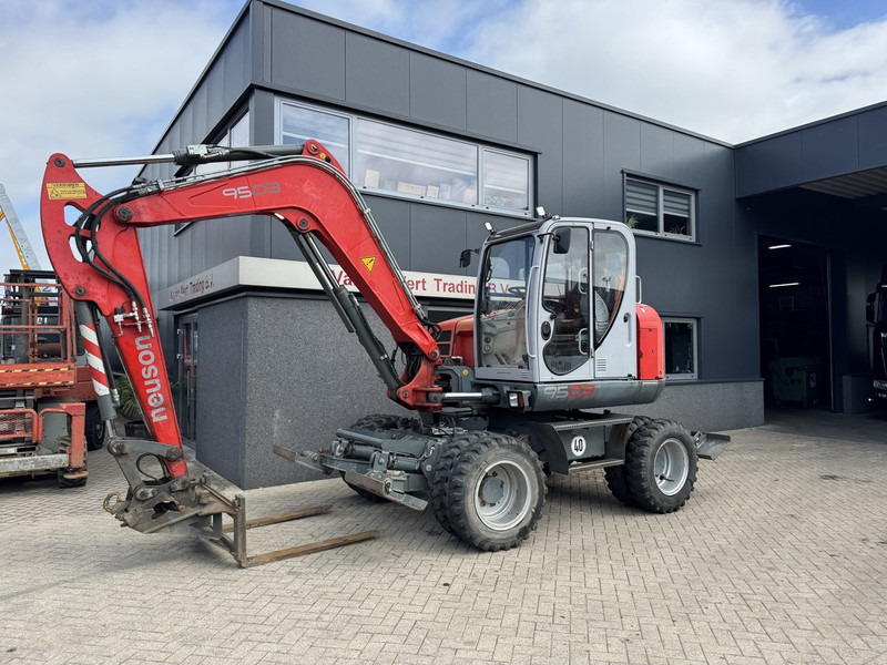 Neuson 9503 WD Mobiele Kraan 2009 Palletvork, Stenenklem, 2x Bak 8860hours Deutz Diesel - Autožeriav: obrázok 3 Neuson 9503 WD Mobiele Kraan 2009 Palletvork, Stenenklem, 2x Bak 8860hours Deutz Diesel - Autožeriav: obrázok 3