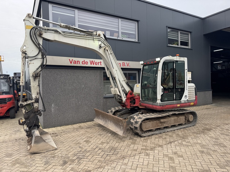 Takeuchi TB175 Graafmachine Rups 2008 Yanmar Diesel inclusief 5 bakken + palletvork - Pásové rýpadlo: obrázok 3 Takeuchi TB175 Graafmachine Rups 2008 Yanmar Diesel inclusief 5 bakken + palletvork - Pásové rýpadlo: obrázok 3