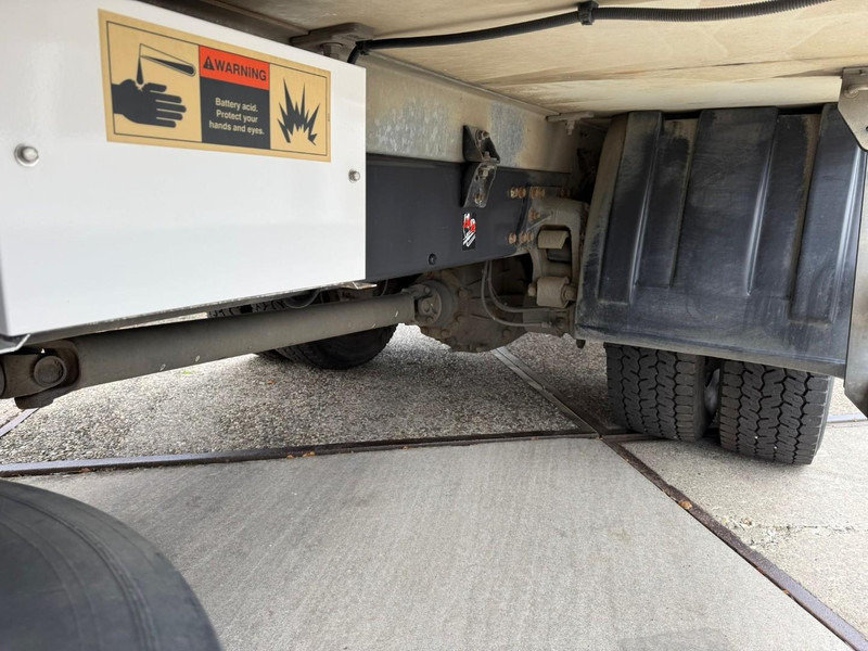 Chladirenské nákladné vozidlo Renault D210.14 Frigobox Multitemp + Taillift THERMO KING T800R: obrázok 13 Chladirenské nákladné vozidlo Renault D210.14 Frigobox Multitemp + Taillift THERMO KING T800R: obrázok 13