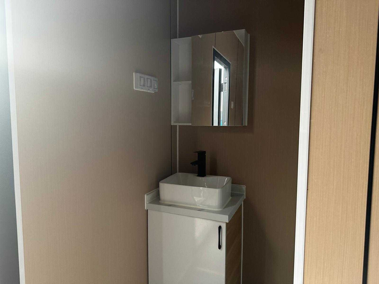 03-2024 - Container House with Bathroom 40 ft HQ / 12 M - Lodny kontajner: obrázok 5 03-2024 - Container House with Bathroom 40 ft HQ / 12 M - Lodny kontajner: obrázok 5