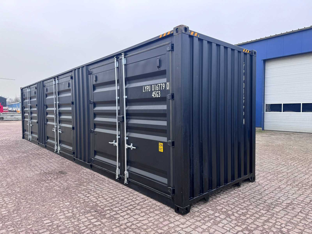 12 meter / 40ft HQ High Cube shipping container with 3 side doors - Lodny kontajner: obrázok 3 12 meter / 40ft HQ High Cube shipping container with 3 side doors - Lodny kontajner: obrázok 3