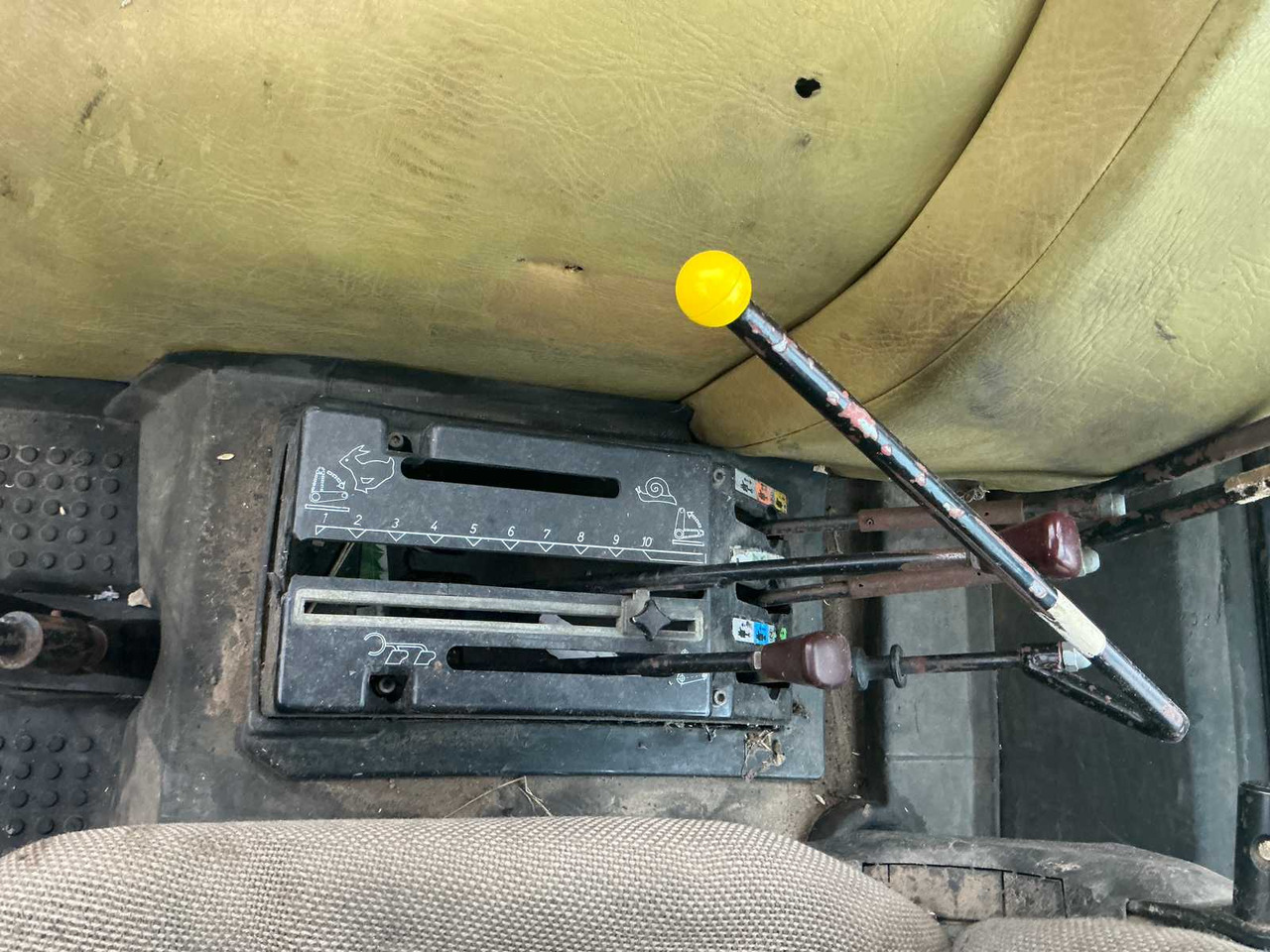 Traktor 1986 CASE 1455 XL ALL-WHEEL DRIVE FARM TRACTOR: obrázok 16