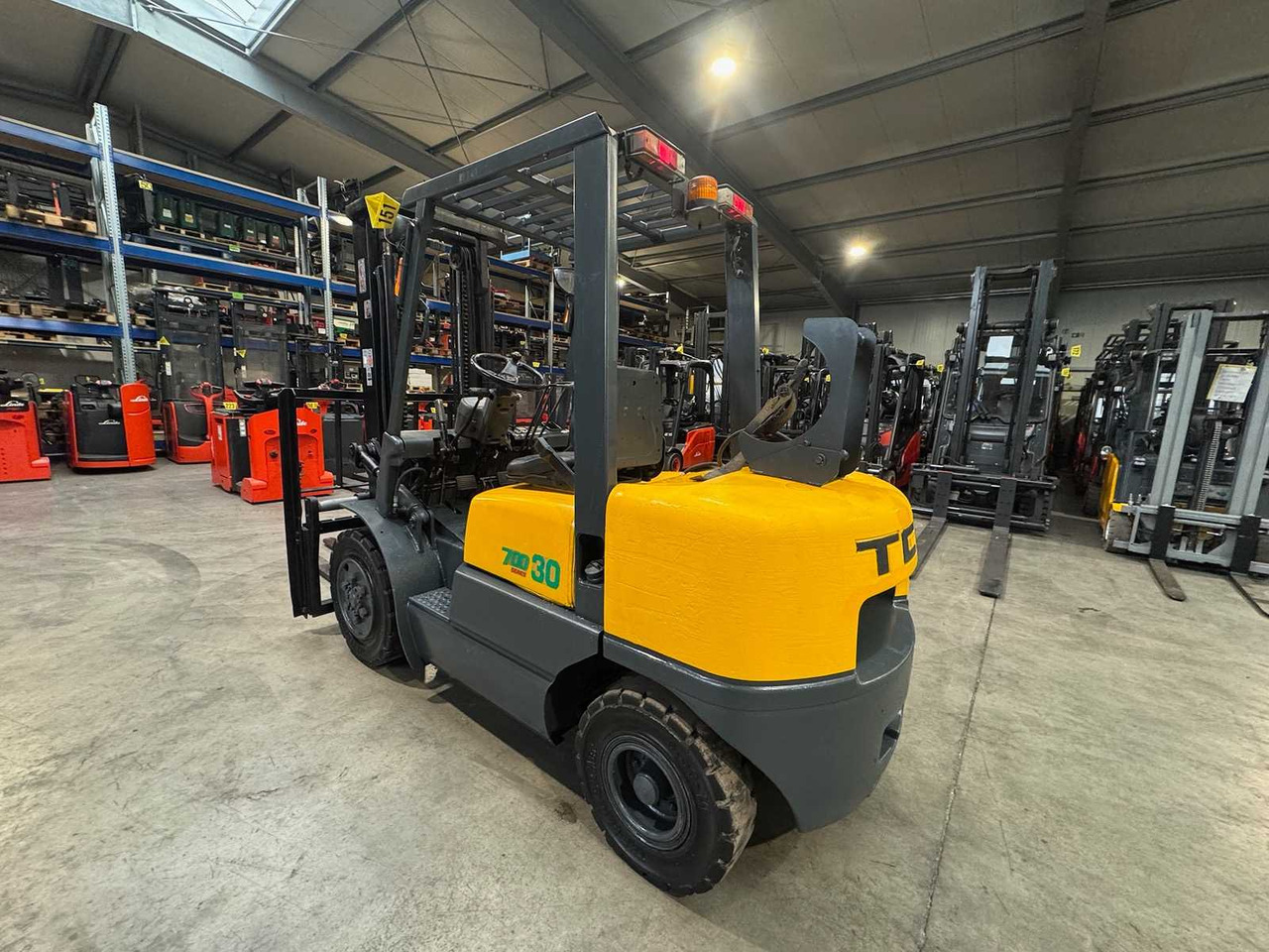 1992 SERVICE IN 415 HOURS TCM FG30N5 3,000KG GAS FORKLIFT FORKLIFT NISSAN ENGINE - Vysokozdvižný vozík: obrázok 4 1992 SERVICE IN 415 HOURS TCM FG30N5 3,000KG GAS FORKLIFT FORKLIFT NISSAN ENGINE - Vysokozdvižný vozík: obrázok 4