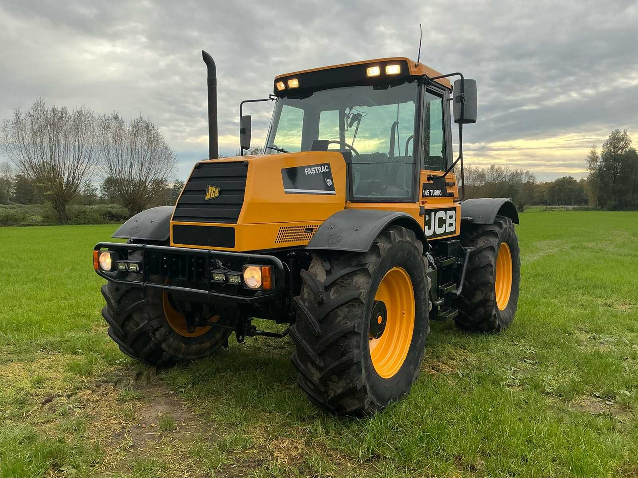 1993 JCB FASTRAC 145 TURBO ALL-WHEEL DRIVE TRACTOR - Traktor: obrázok 1 1993 JCB FASTRAC 145 TURBO ALL-WHEEL DRIVE TRACTOR - Traktor: obrázok 1