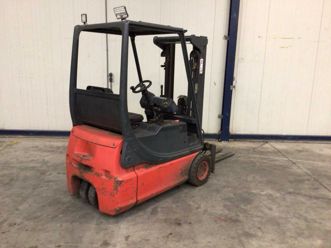 1999 LINDE E14 FORKLIFT - Vysokozdvižný vozík: obrázok 4 1999 LINDE E14 FORKLIFT - Vysokozdvižný vozík: obrázok 4