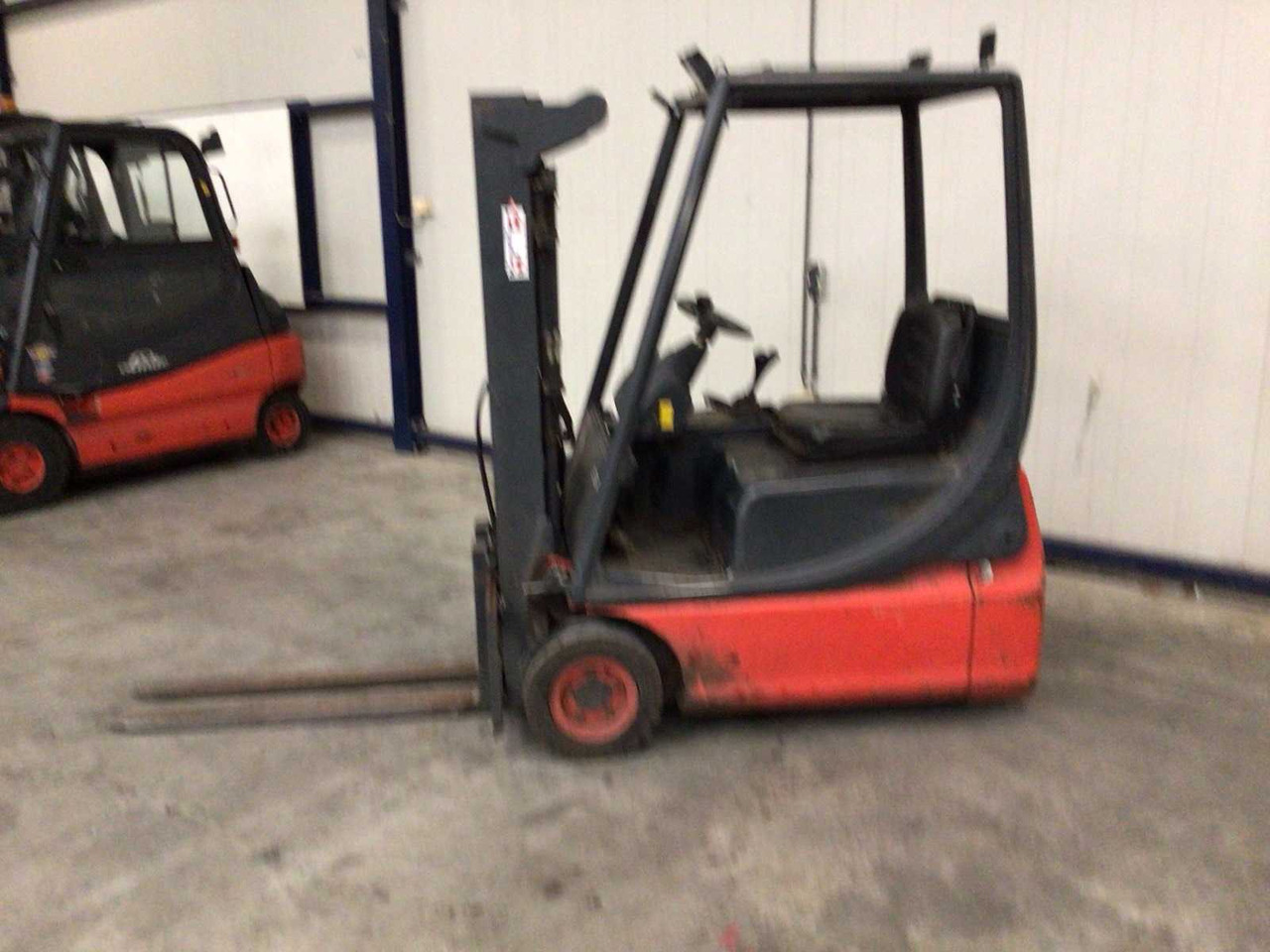 1999 LINDE E14 FORKLIFT - Vysokozdvižný vozík: obrázok 2 1999 LINDE E14 FORKLIFT - Vysokozdvižný vozík: obrázok 2