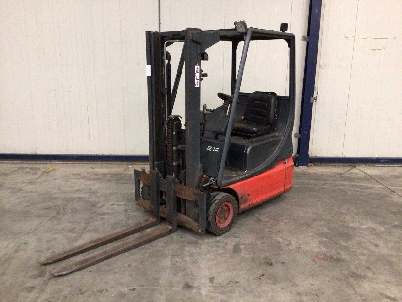 1999 LINDE E14 FORKLIFT - Vysokozdvižný vozík: obrázok 1 1999 LINDE E14 FORKLIFT - Vysokozdvižný vozík: obrázok 1