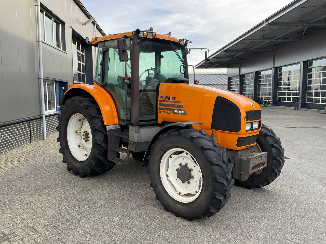 1999 RENAULT ARES 610 RZ ALL-WHEEL DRIVE FARM TRACTOR - Traktor: obrázok 4 1999 RENAULT ARES 610 RZ ALL-WHEEL DRIVE FARM TRACTOR - Traktor: obrázok 4