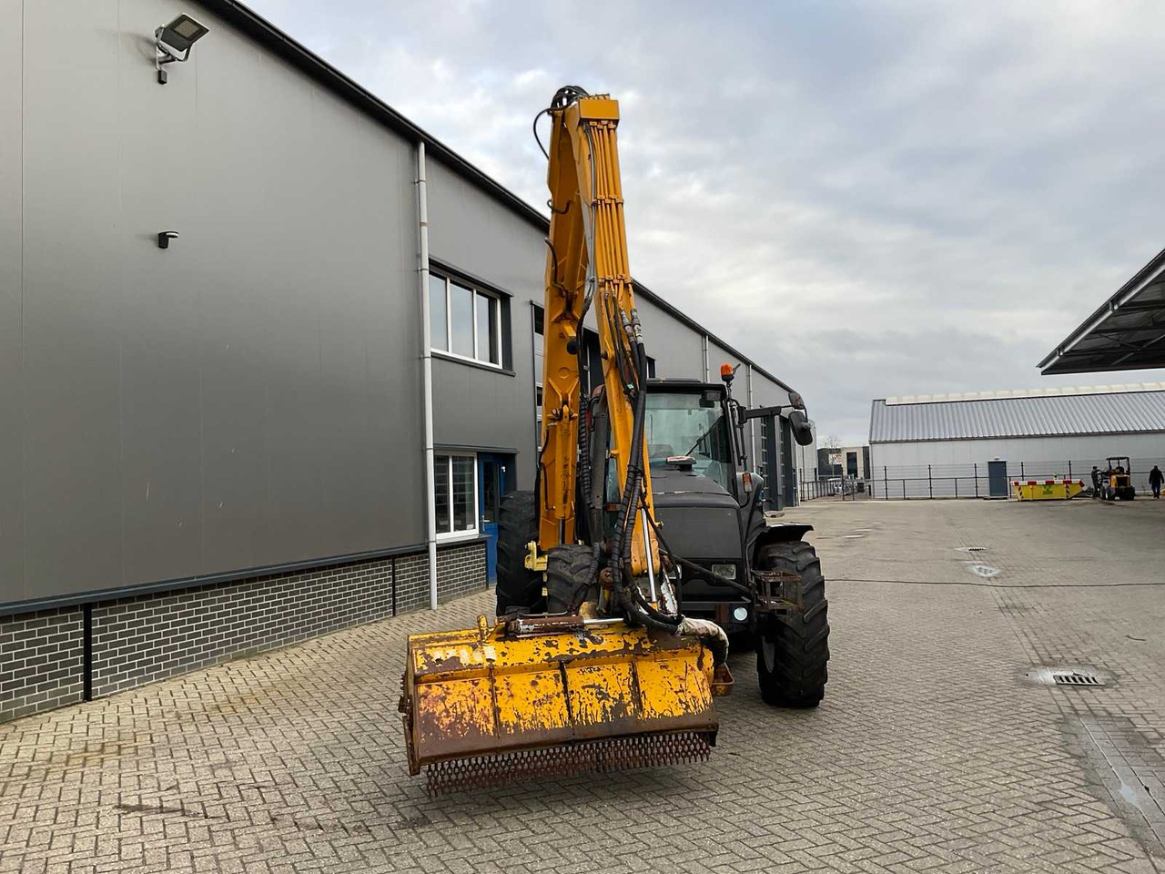 1999 VALTRA VALMET 8150 HITECH ALL-WHEEL DRIVE FARM TRACTOR - Traktor: obrázok 4 1999 VALTRA VALMET 8150 HITECH ALL-WHEEL DRIVE FARM TRACTOR - Traktor: obrázok 4