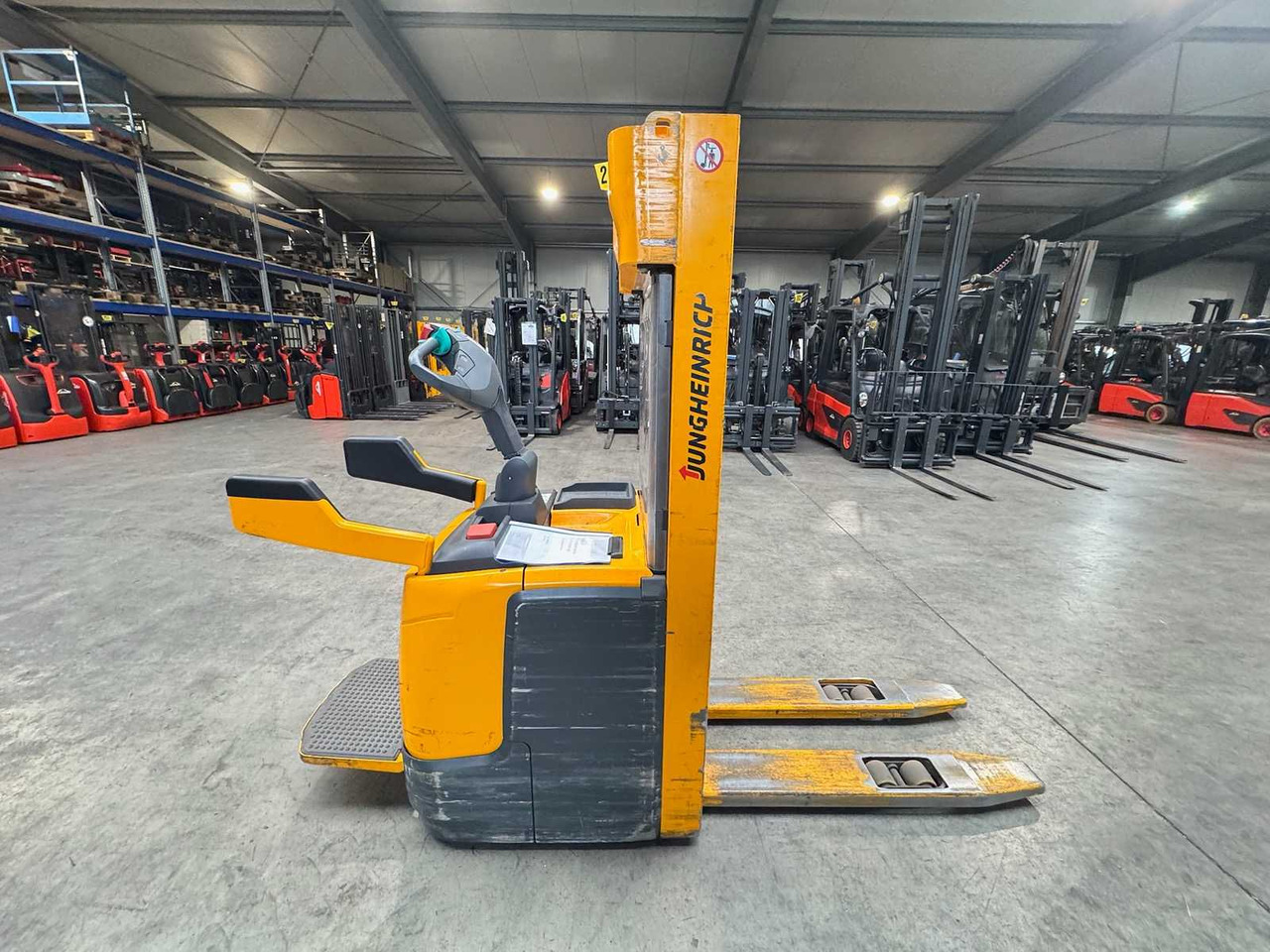20/2019 SERVICE+UVV 10/2026 JUNGHEINRICH ERC214 1,400KG STACKER PALLET TRUCK ANT FREE LIFT - Vysokozdvižný vozík: obrázok 1 20/2019 SERVICE+UVV 10/2026 JUNGHEINRICH ERC214 1,400KG STACKER PALLET TRUCK ANT FREE LIFT - Vysokozdvižný vozík: obrázok 1