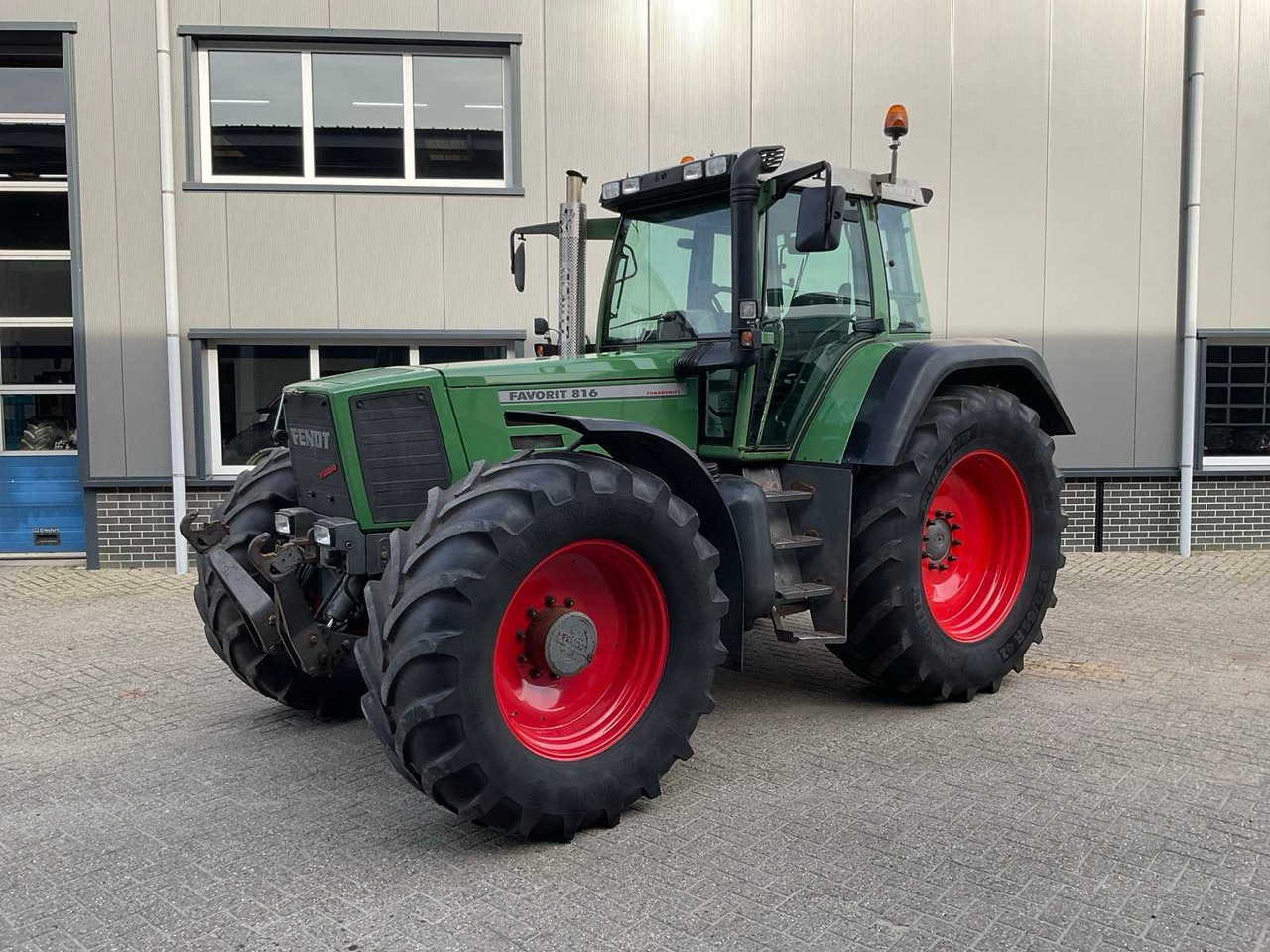 2000 FENDT FAVORIT 816 ALL-WHEEL DRIVE AGRICULTURAL TRACTOR - Traktor: obrázok 1 2000 FENDT FAVORIT 816 ALL-WHEEL DRIVE AGRICULTURAL TRACTOR - Traktor: obrázok 1