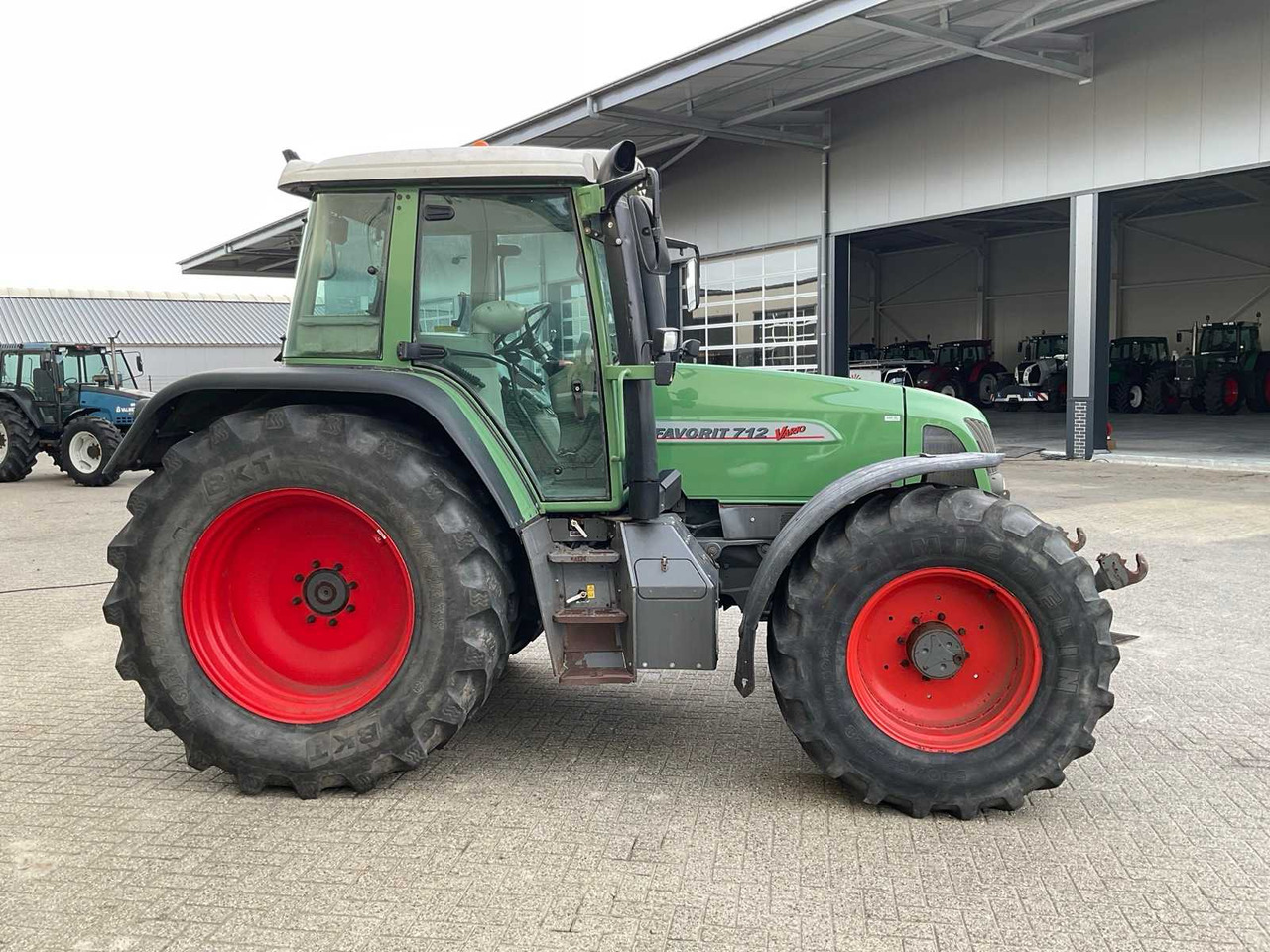 2000 FENDT VARIO 712 ALL-WHEEL DRIVE FARM TRACTOR - Traktor: obrázok 5 2000 FENDT VARIO 712 ALL-WHEEL DRIVE FARM TRACTOR - Traktor: obrázok 5