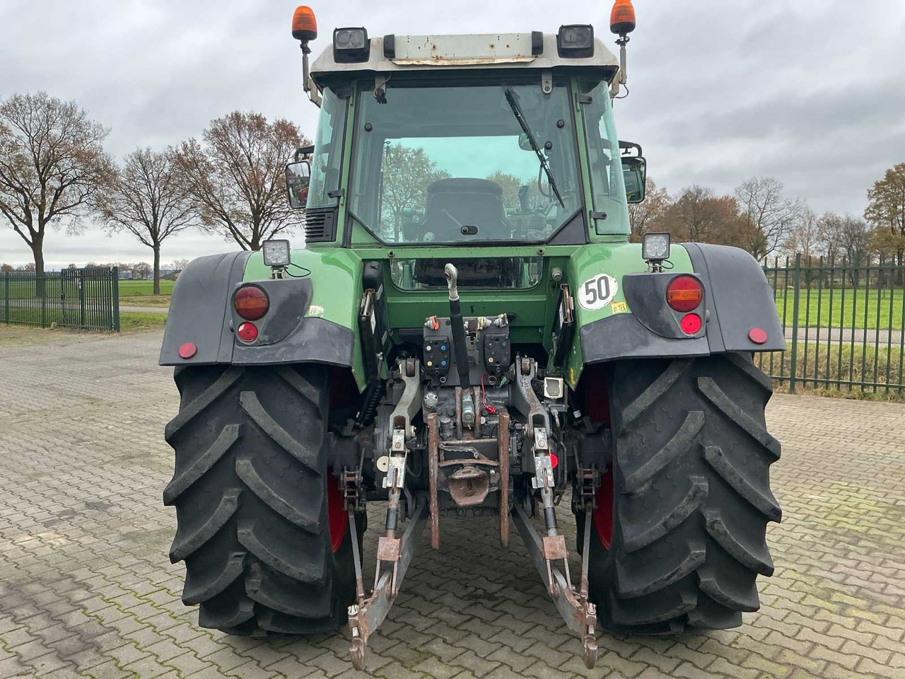 2001 FENDT 716 VARIO ALL-WHEEL DRIVE FARM TRACTOR - Traktor: obrázok 4 2001 FENDT 716 VARIO ALL-WHEEL DRIVE FARM TRACTOR - Traktor: obrázok 4