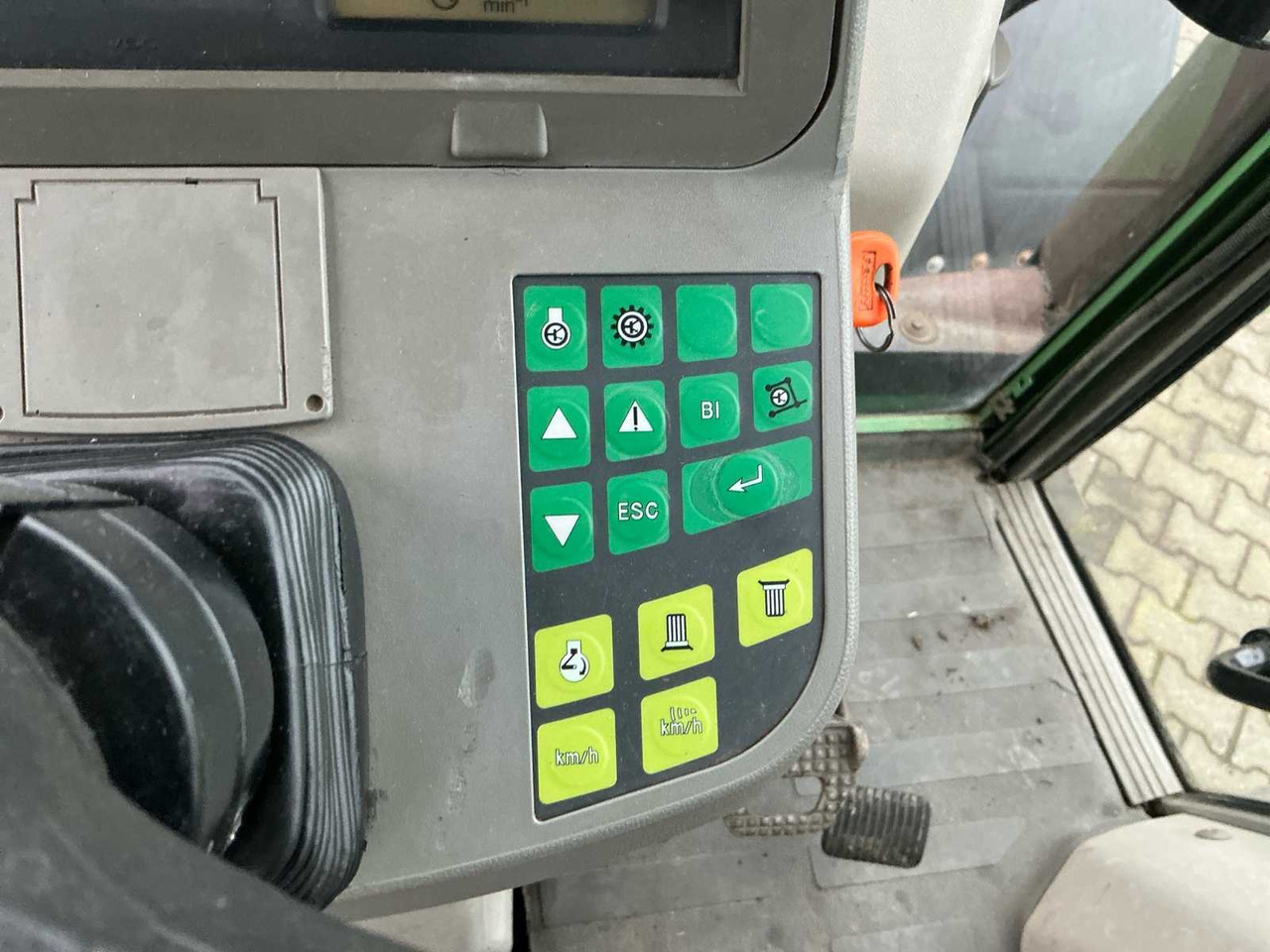 Traktor 2001 FENDT 716 VARIO ALL-WHEEL DRIVE FARM TRACTOR: obrázok 22 Traktor 2001 FENDT 716 VARIO ALL-WHEEL DRIVE FARM TRACTOR: obrázok 22