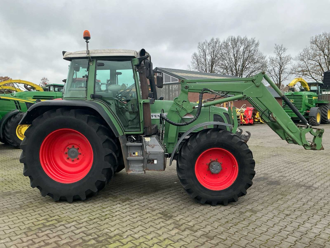 2001 FENDT 716 VARIO ALL-WHEEL DRIVE FARM TRACTOR - Traktor: obrázok 3 2001 FENDT 716 VARIO ALL-WHEEL DRIVE FARM TRACTOR - Traktor: obrázok 3