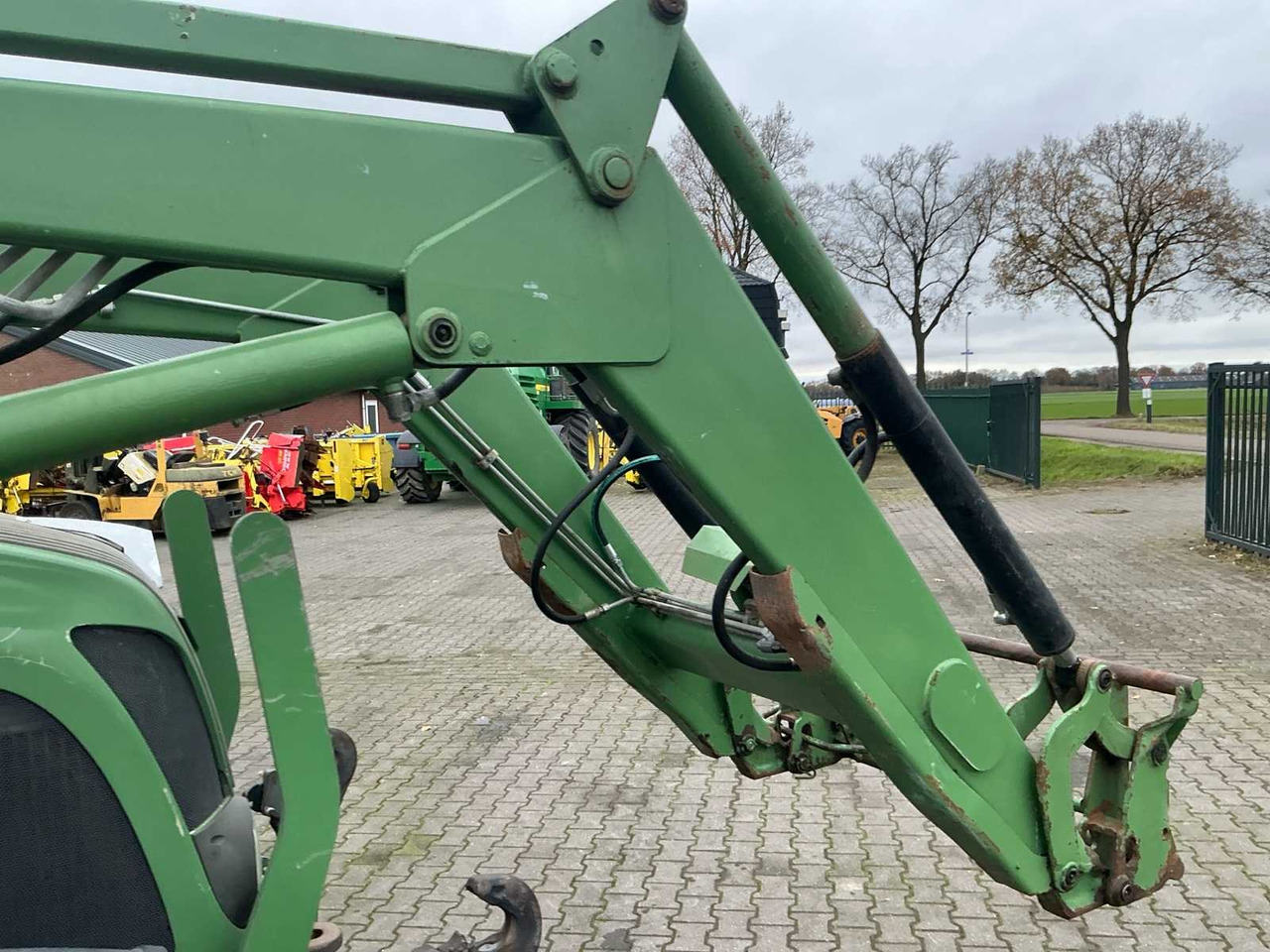 Traktor 2001 FENDT 716 VARIO ALL-WHEEL DRIVE FARM TRACTOR: obrázok 13 Traktor 2001 FENDT 716 VARIO ALL-WHEEL DRIVE FARM TRACTOR: obrázok 13