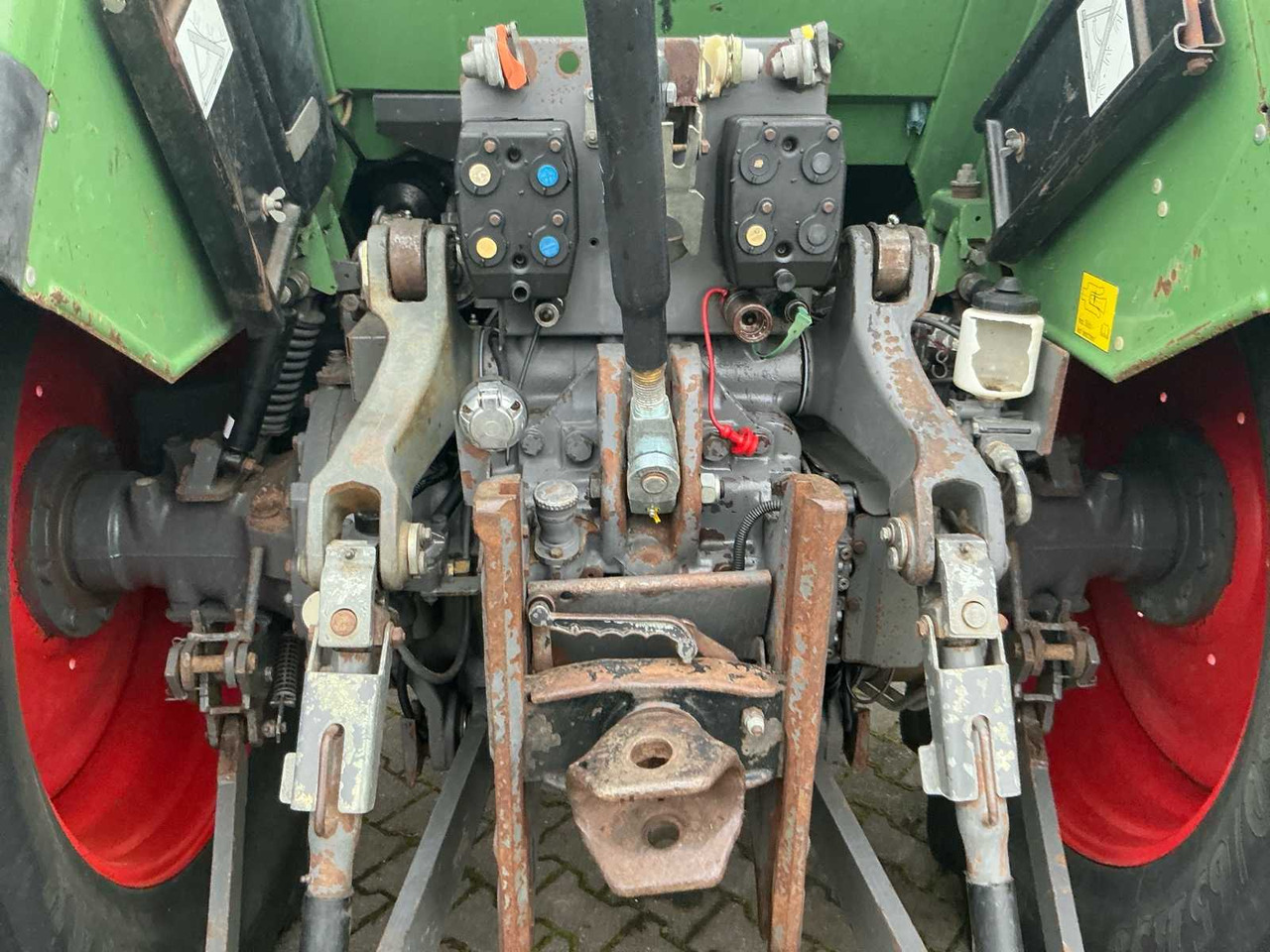 Traktor 2001 FENDT 716 VARIO ALL-WHEEL DRIVE FARM TRACTOR: obrázok 17 Traktor 2001 FENDT 716 VARIO ALL-WHEEL DRIVE FARM TRACTOR: obrázok 17